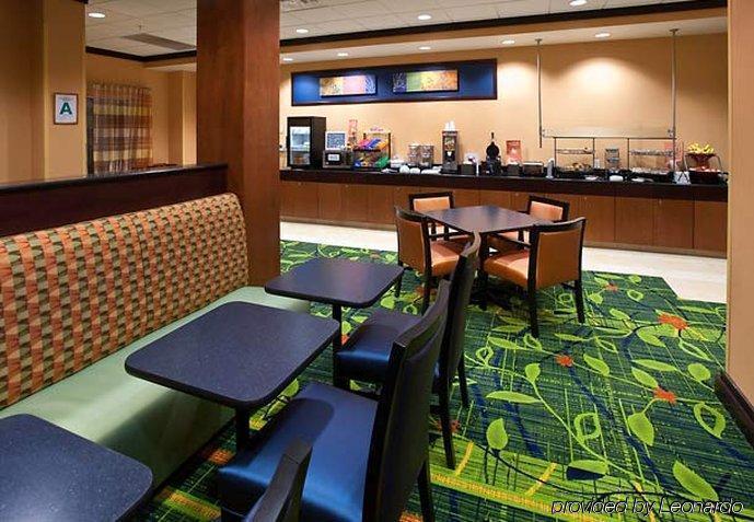 Fairfield Inn & Suites Louisville East Restaurace fotografie